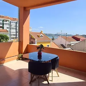 Relax In For 4 People With Terrace And Parking Lisboa